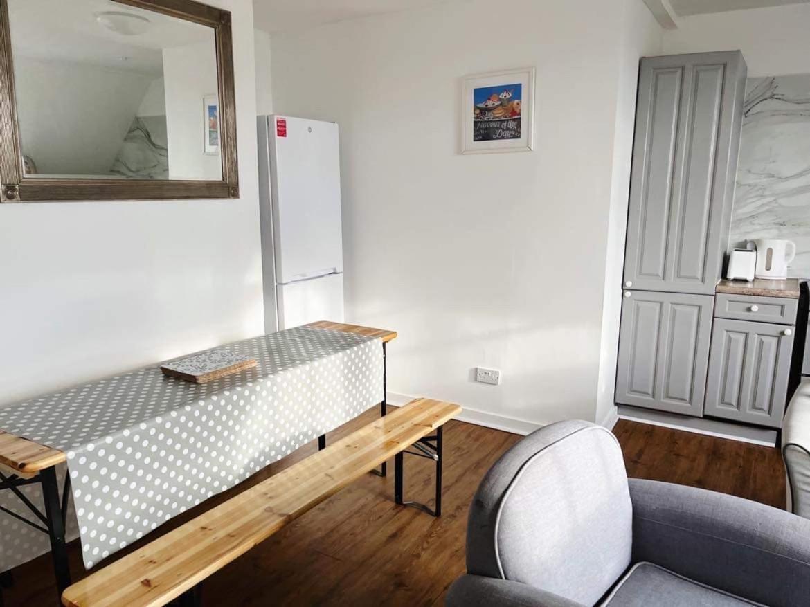 4 Bed Loft Apartment Overlooking Historic Town Trowbridge Exteriör bild